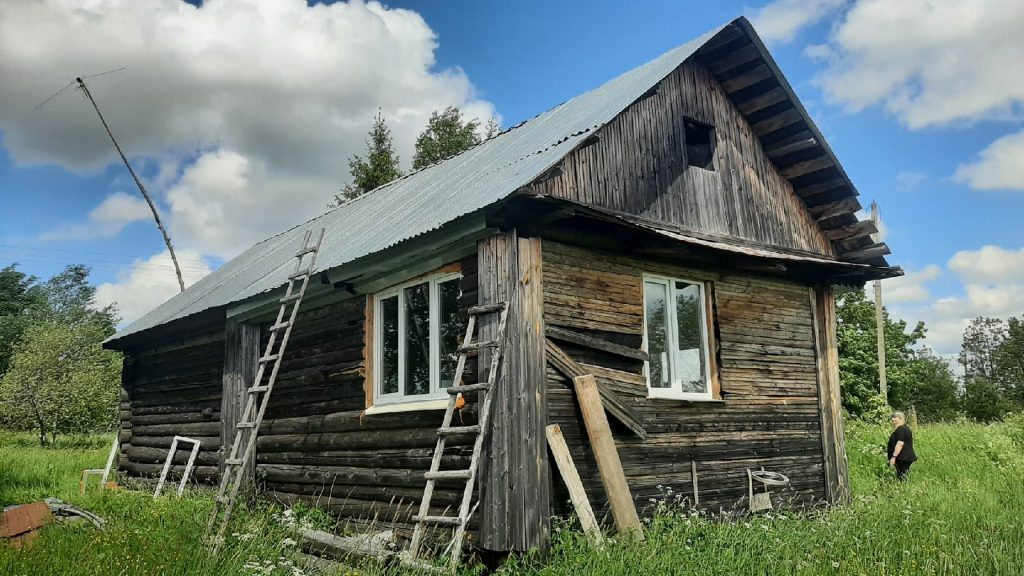 Изображение со страницы: Жилой дом и земельный участок д. Дьяконица