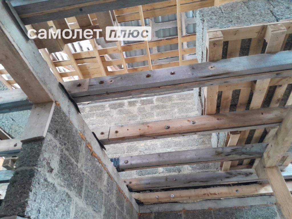 Изображение со страницы: жилой дом и земельный участок д.Большое Митенино