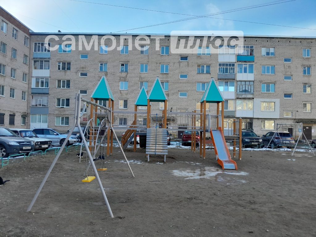 Изображение со страницы: трехкомнатная квартира п.Шексна ул.Молодежная, д.8