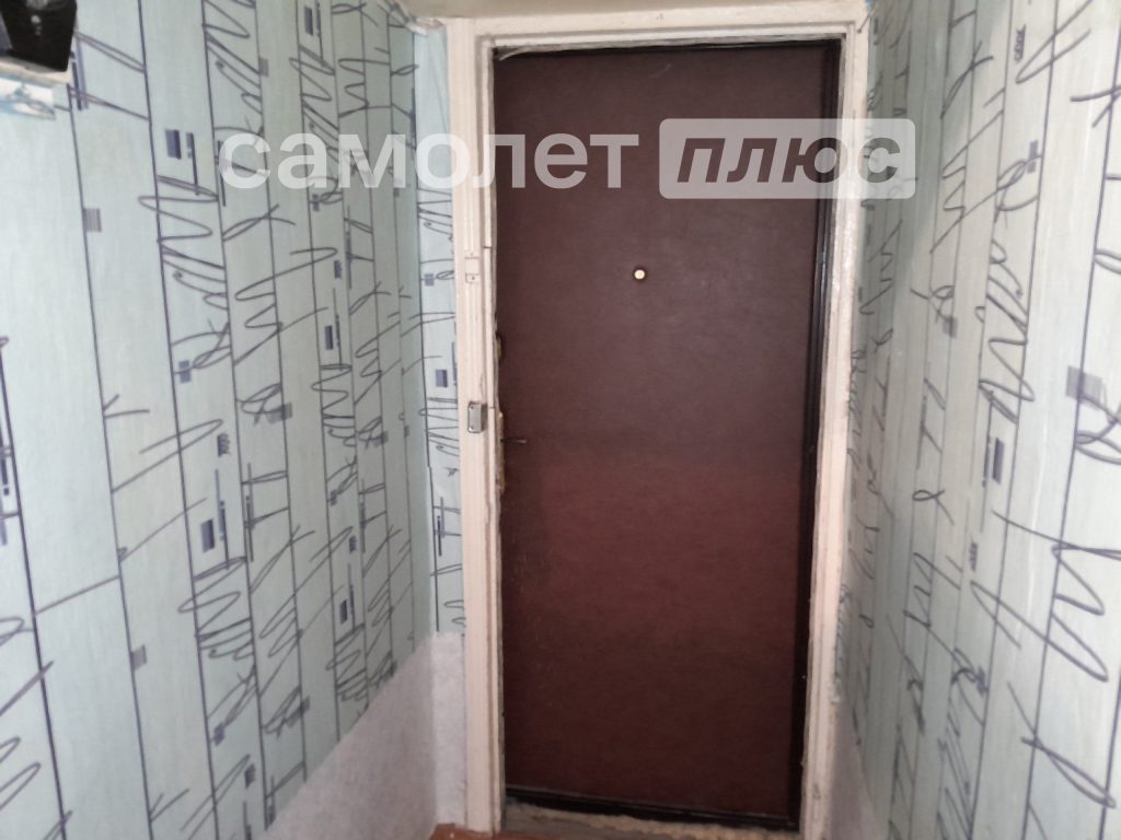 Изображение со страницы: однушка с высокими потолками и видом на реку