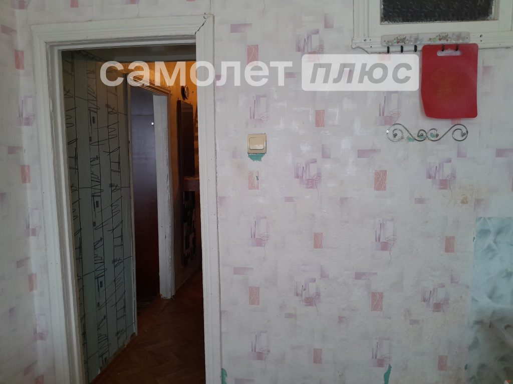 Изображение со страницы: однушка с высокими потолками и видом на реку
