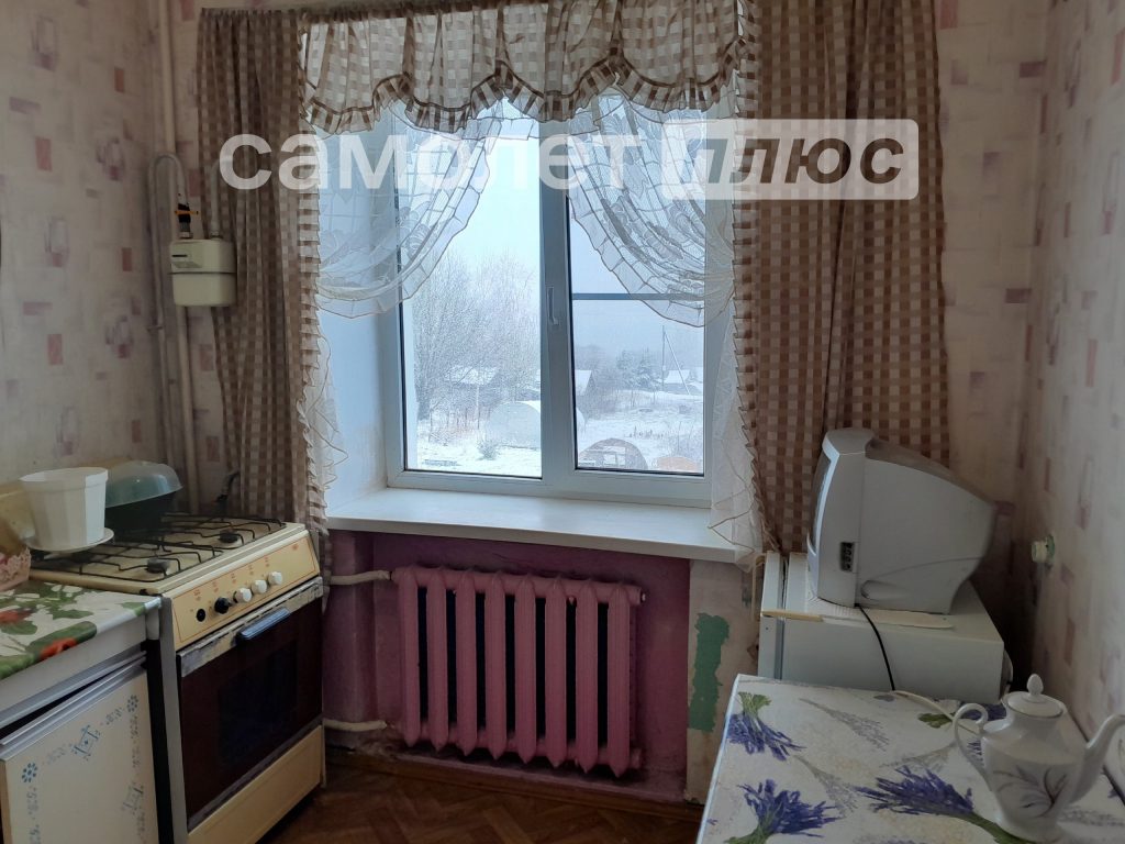 Изображение со страницы: однушка с высокими потолками и видом на реку