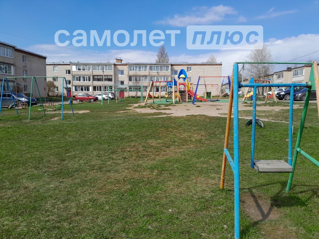 Изображение со страницы: трехкомнатная квартира п.Шексна ул. Садовая, д. 27