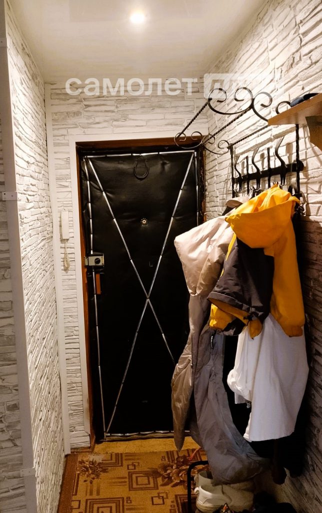 Изображение со страницы: трехкомнатная квартира п.Шексна ул.Труда д.11