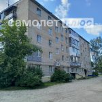 Изображение со страницы: трехкомнатная квартира п.Шексна ул. Шлюзовая д.24-16