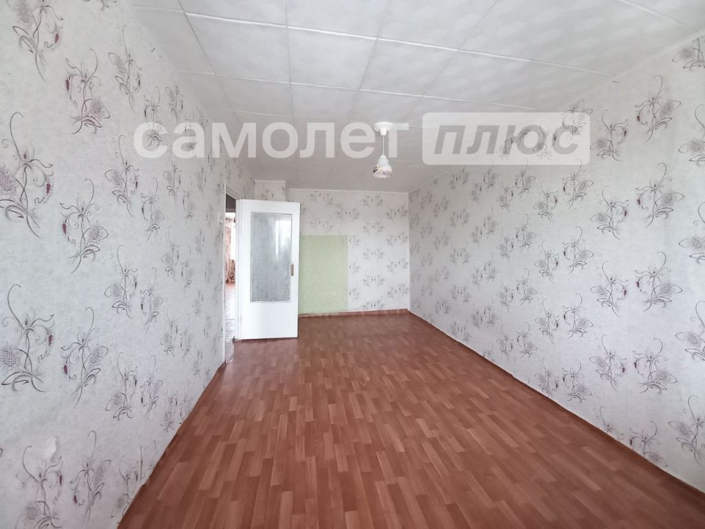 Изображение со страницы: трехкомнатная квартира п.Шексна ул. Труда д.13