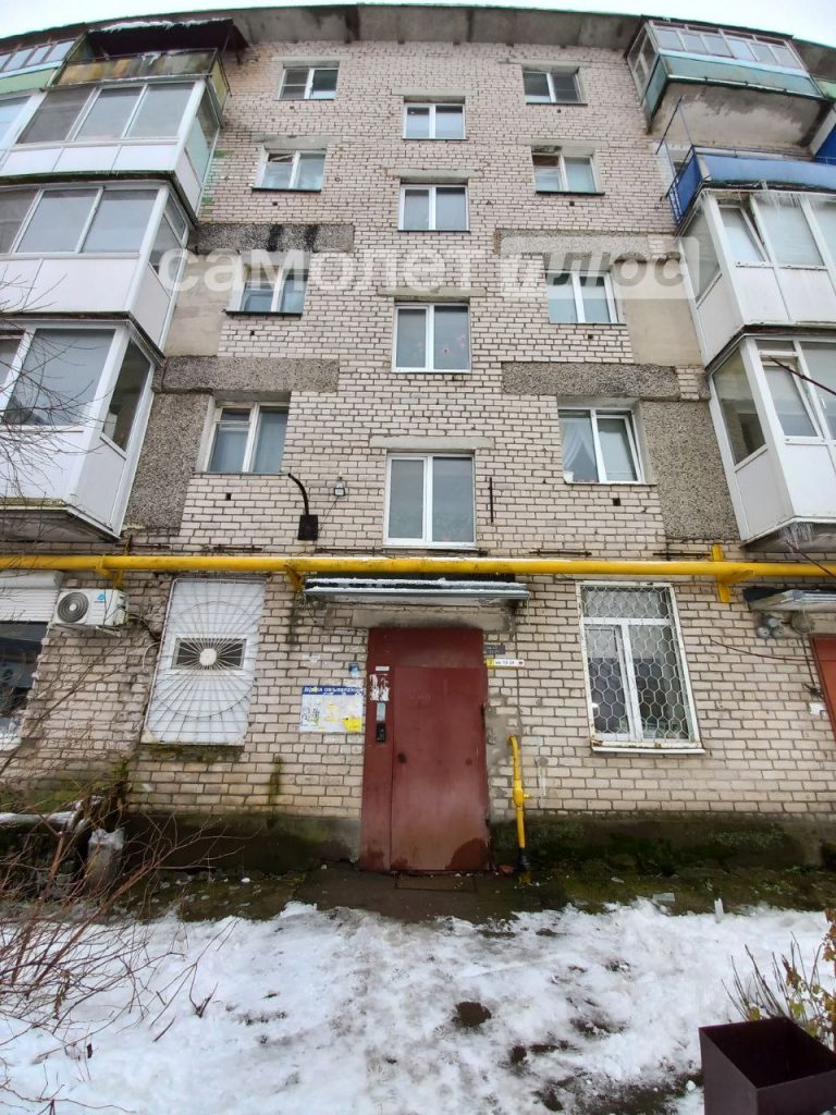 Изображение со страницы: трехкомнатная квартира п.Шексна ул. Труда д.13