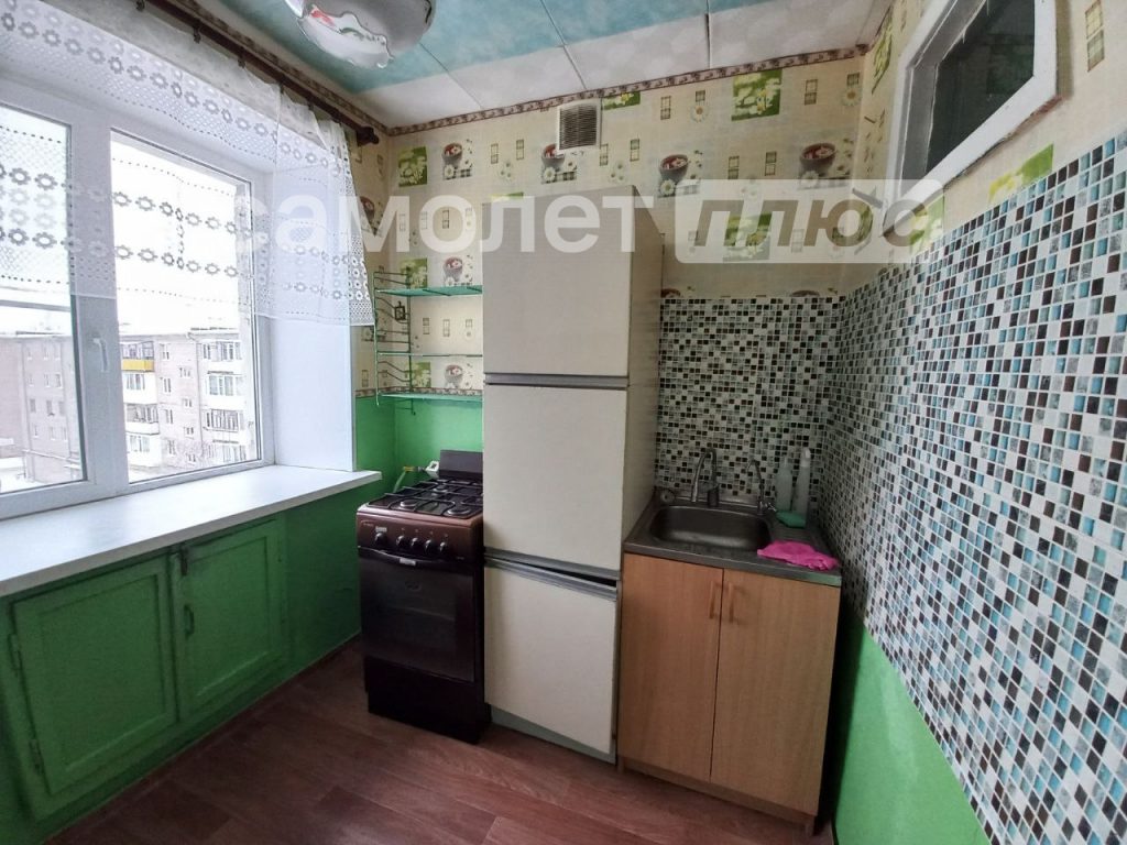 Изображение со страницы: трехкомнатная квартира п.Шексна ул. Труда д.13