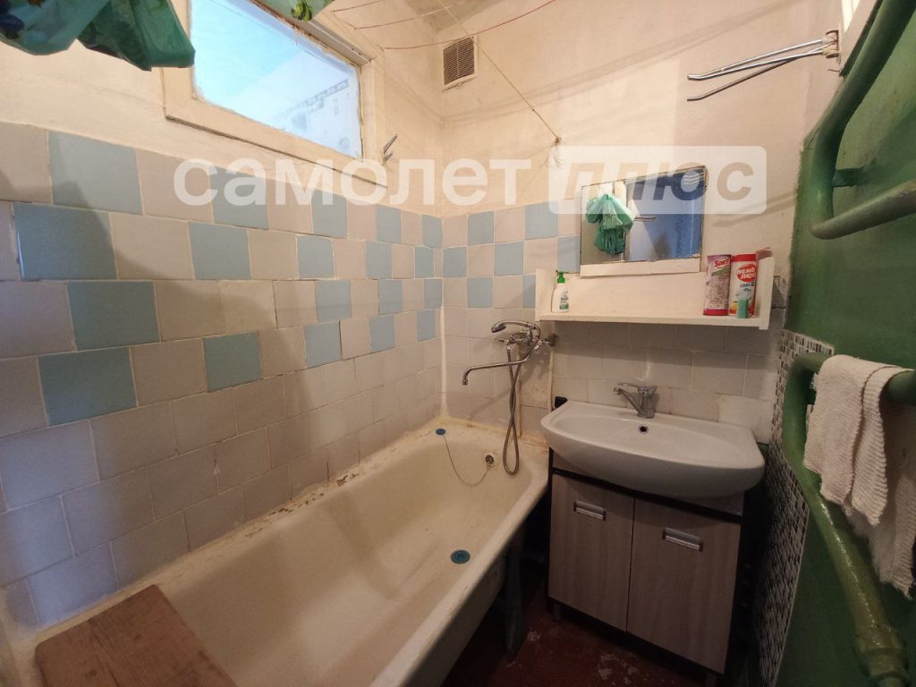 Изображение со страницы: трехкомнатная квартира п.Шексна ул. Труда д.13