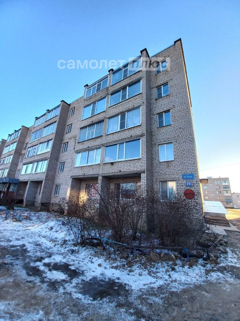 Изображение со страницы: трехкомнатная квартира п.Шексна ул.Труда д.19